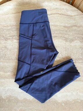 Lululemon Scalloped Hem High-Rise Crop Leggings – Navy | Size 6 | 5 Pockets